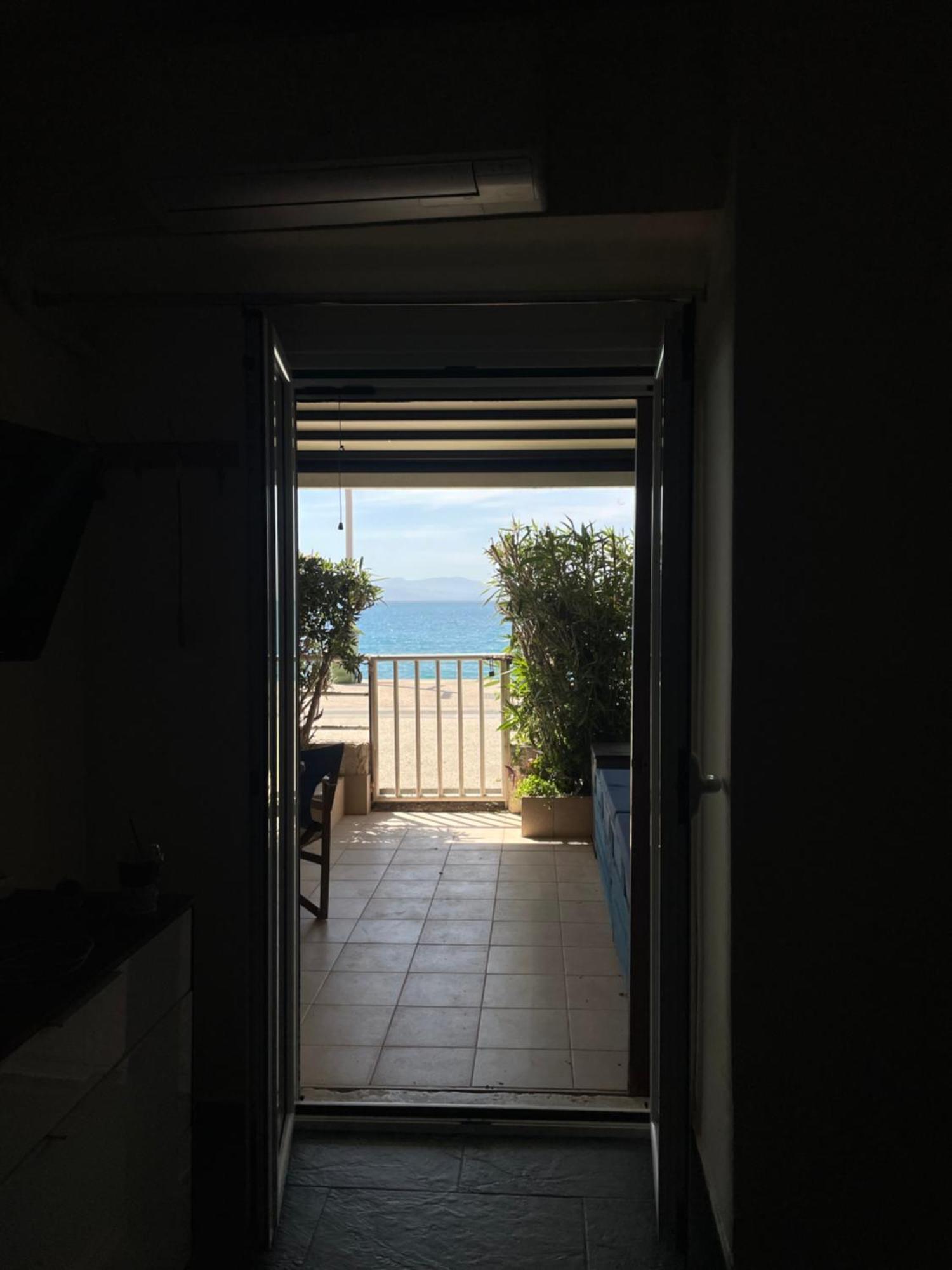 Sea La Vie - Beachfront Retreat Loutráki Eksteriør billede