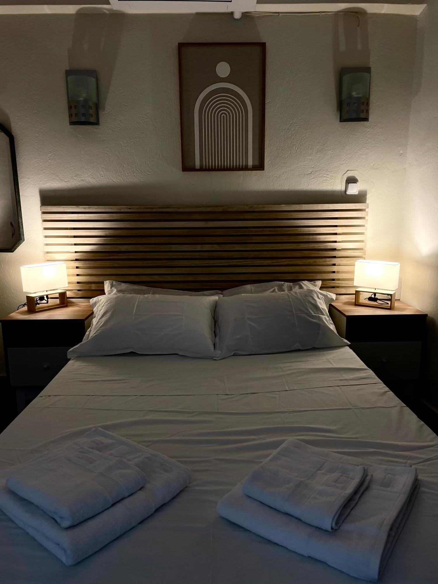Sea La Vie - Beachfront Retreat Loutráki Eksteriør billede