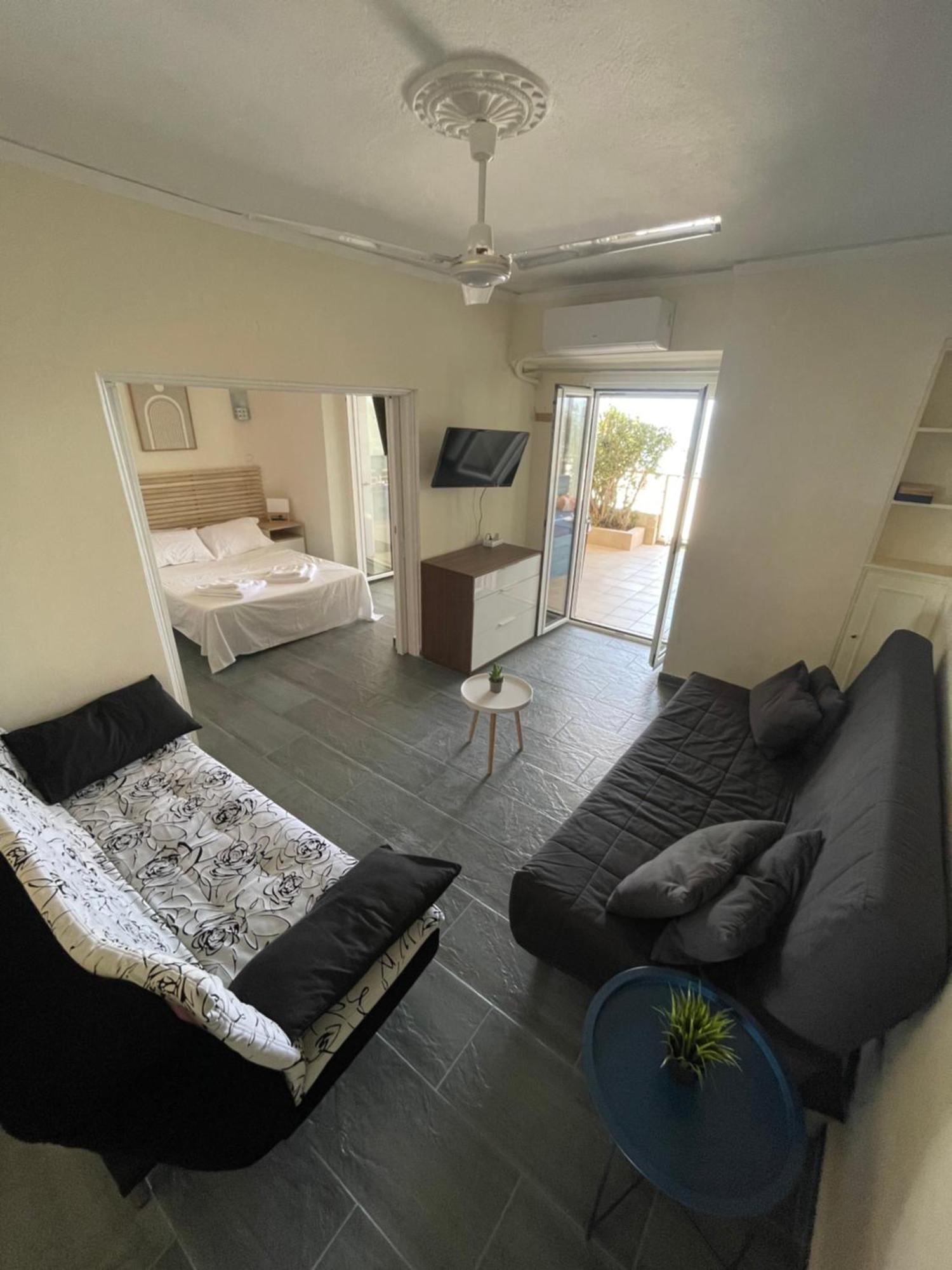 Sea La Vie - Beachfront Retreat Loutráki Eksteriør billede