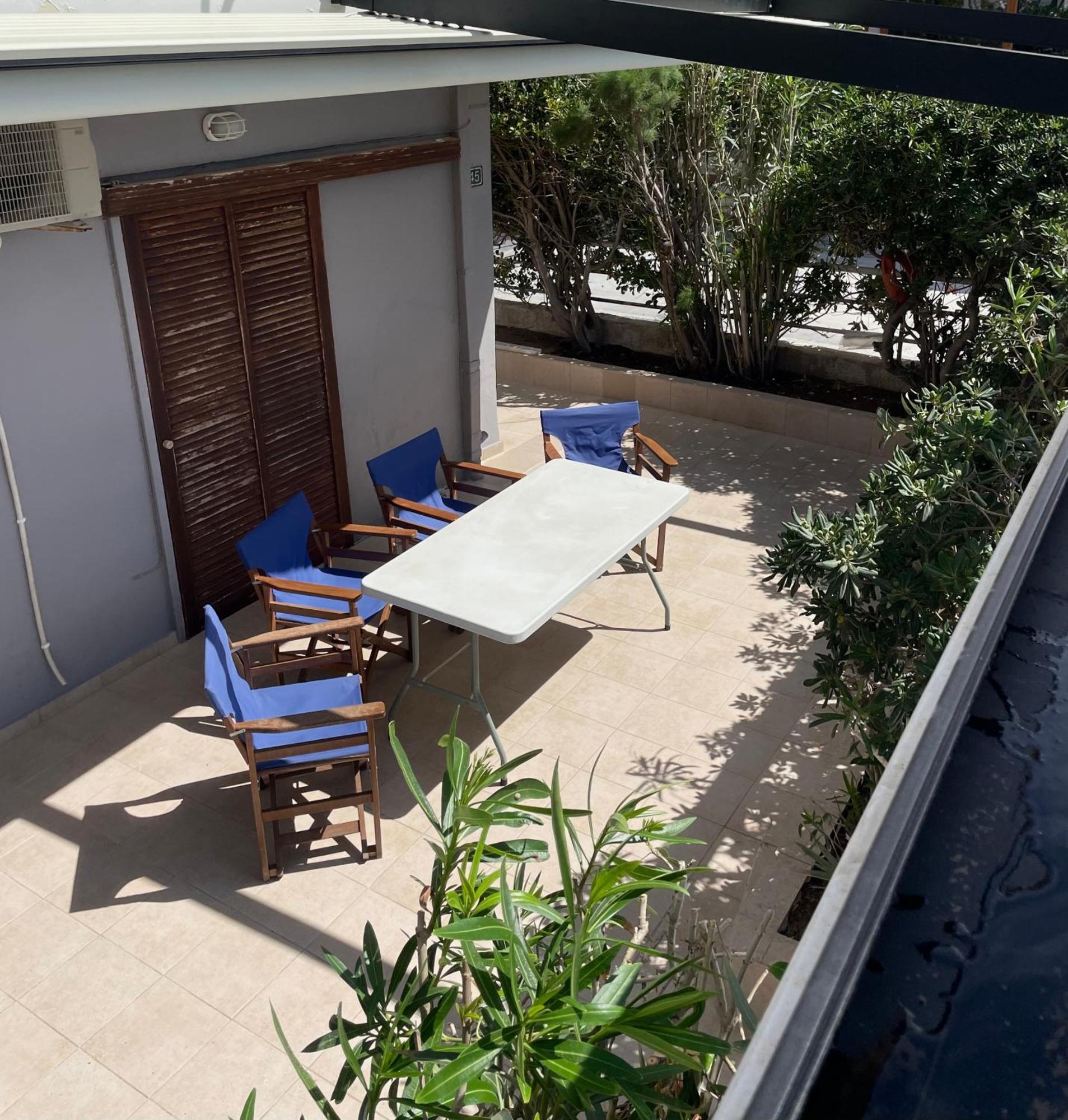 Sea La Vie - Beachfront Retreat Loutráki Eksteriør billede